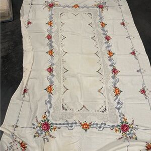 Vintage Floral Embroidered Tablecloth